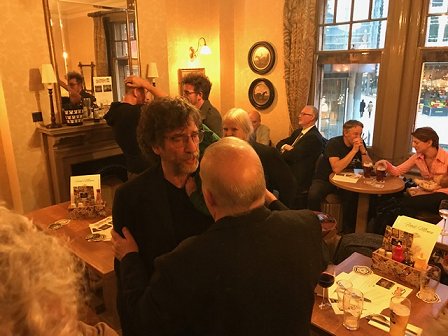 HWA Halloween Pub Meet. Neil Gaiman, Stephen Jones. At back: Christopher Fowler, Guy Adams, Jo Fletcher